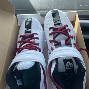 White and black youth Nike baseball cleats. White and black nike check